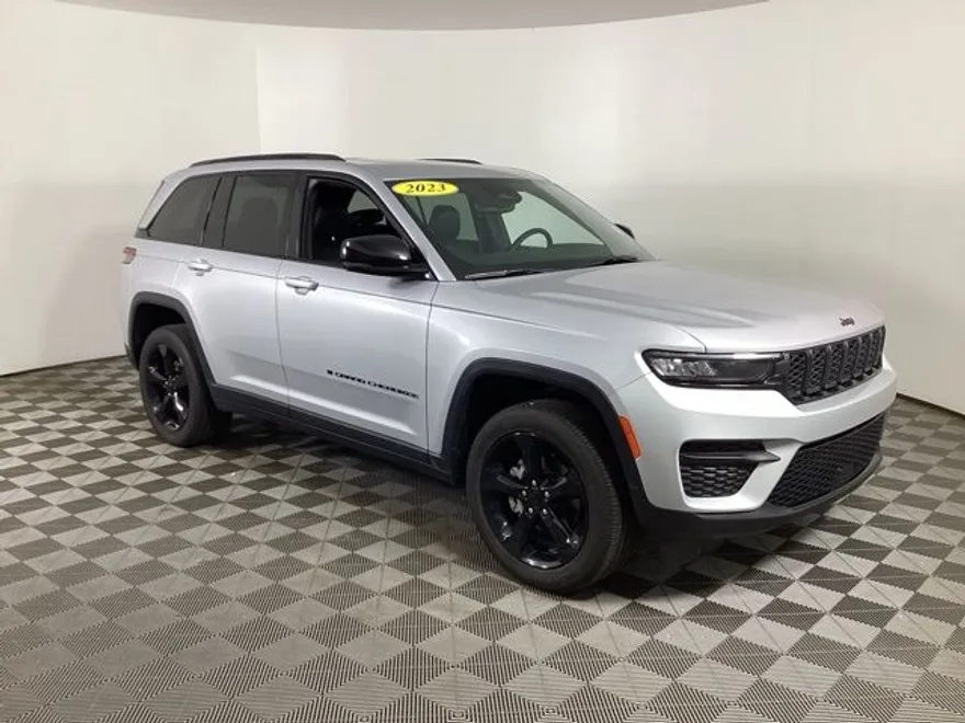 2023 Jeep Grand Cherokee Altitude photo 1