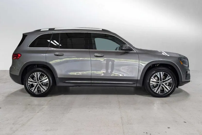 2025 Mercedes Benz GLB 250 4MATIC photo 1