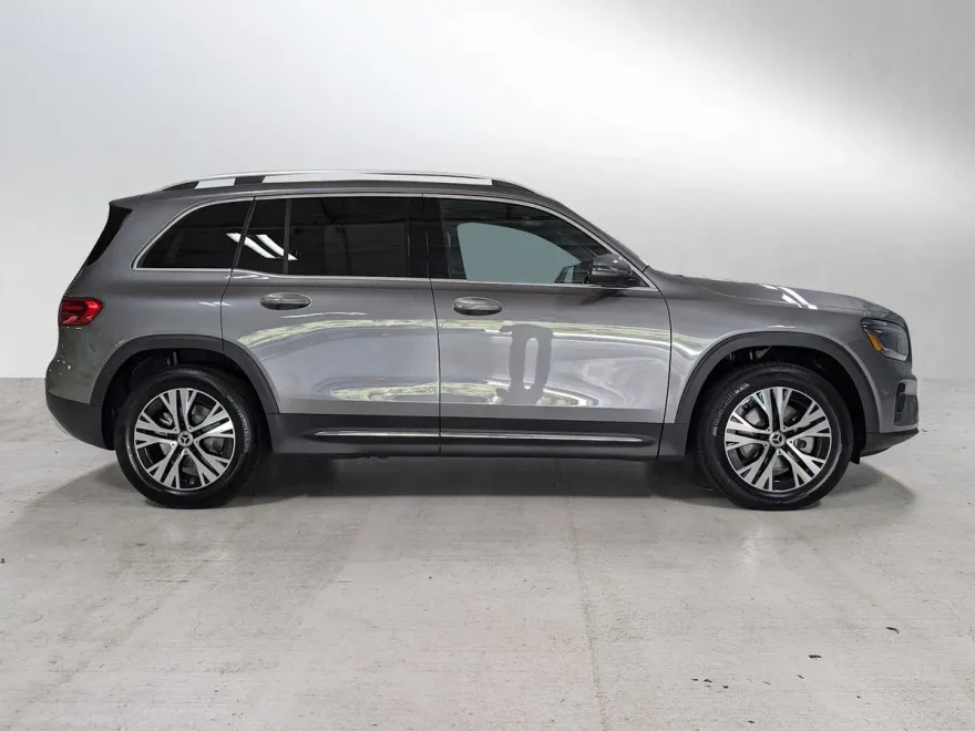 2025 Mercedes Benz GLB 250 4MATIC photo 1
