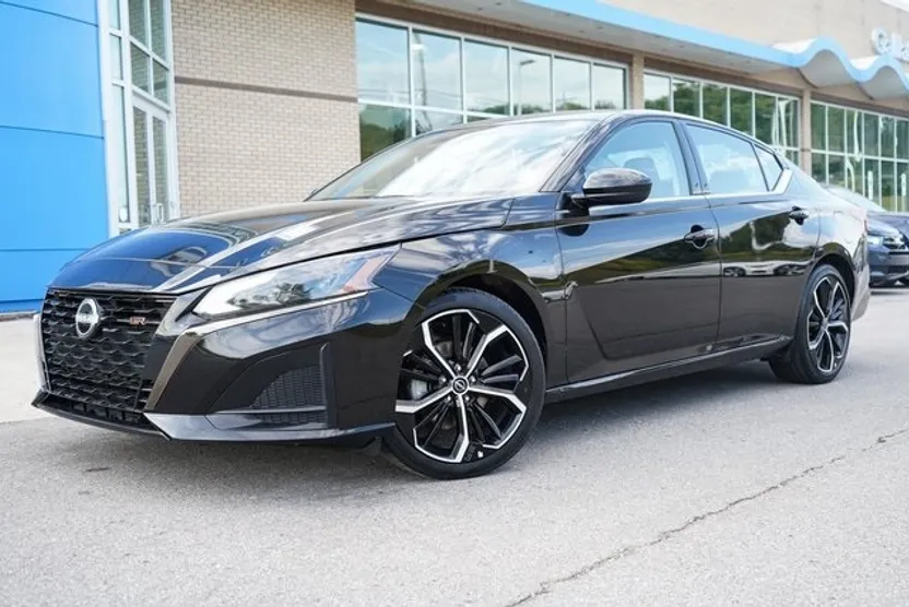 2023 Nissan Altima 2.5 SR photo 1