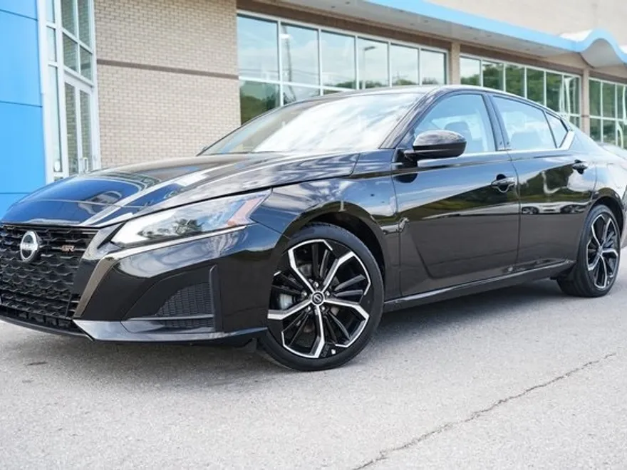 2023 Nissan Altima 2.5 SR photo 1