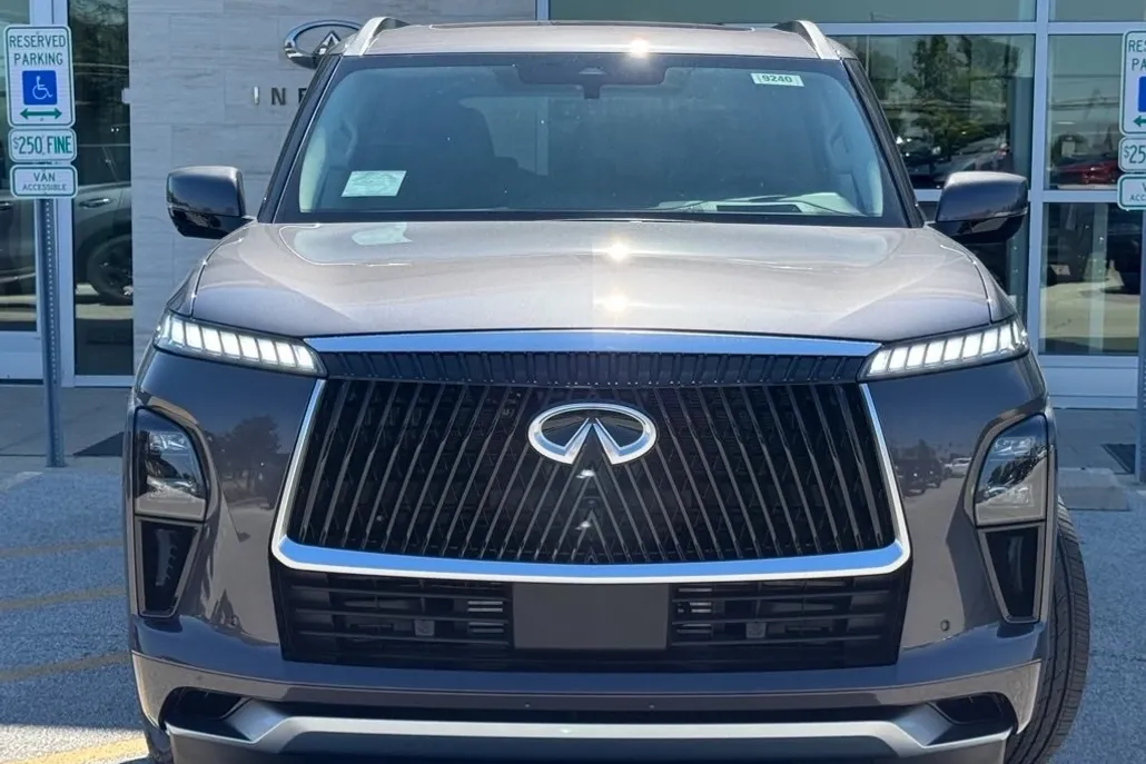 2026 Infiniti QX80 Luxe photo 1