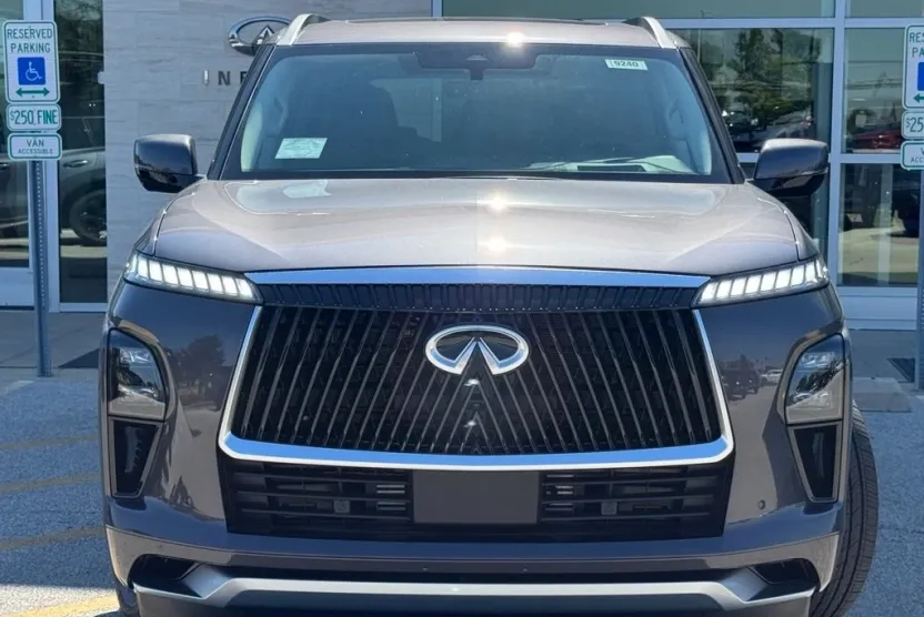 2026 Infiniti QX80 Luxe photo 1