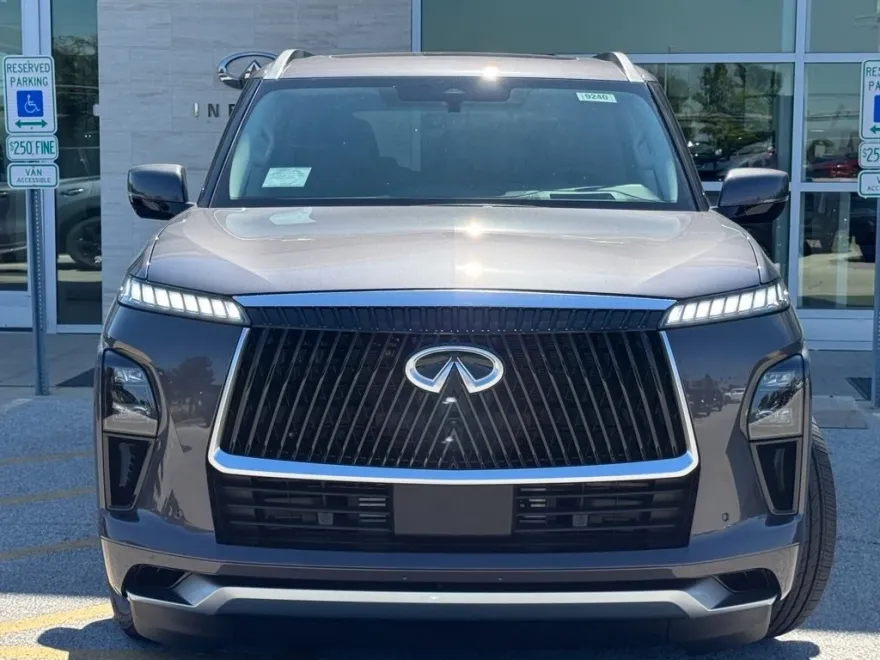 2026 Infiniti QX80 Luxe photo 1