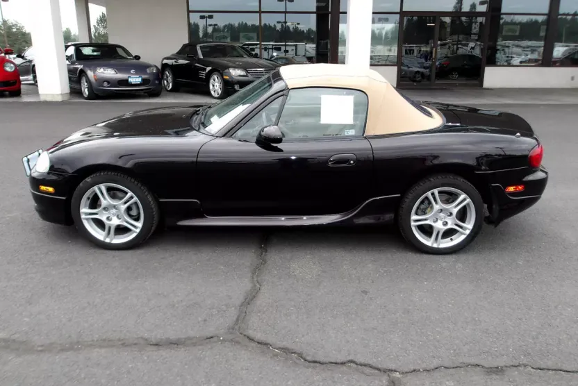 2004 Mazda MX-5 Miata Miata LS photo 1