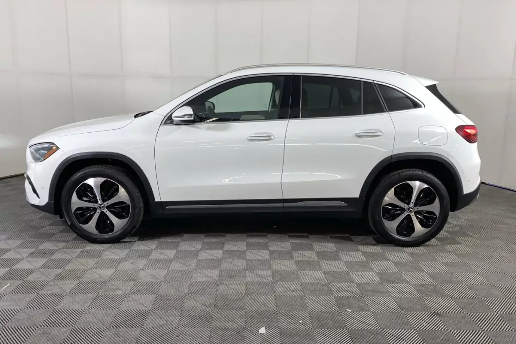 2025 Mercedes Benz GLA 250 4MATIC photo 1