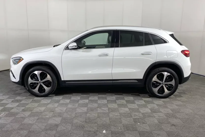 2025 Mercedes Benz GLA 250 4MATIC photo 1