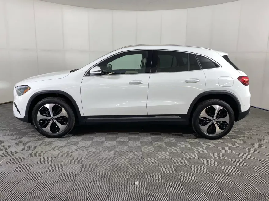 2025 Mercedes Benz GLA 250 4MATIC photo 1