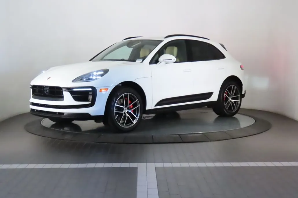 2024 Porsche Macan S photo 1