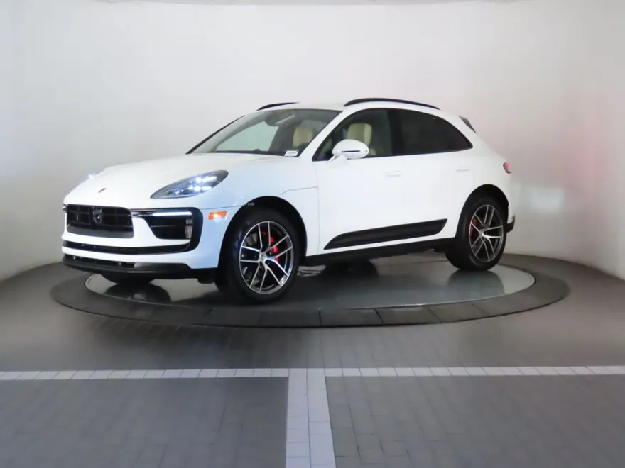2024 Porsche Macan S photo 1