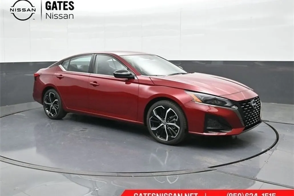 2025 Nissan Altima SR photo 1