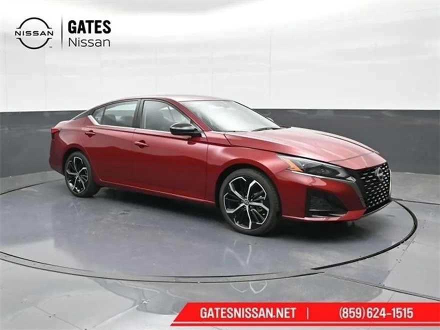 2025 Nissan Altima SR photo 1