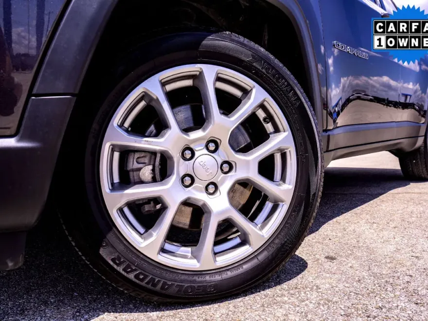 2023 Jeep Compass Latitude Lux photo 1