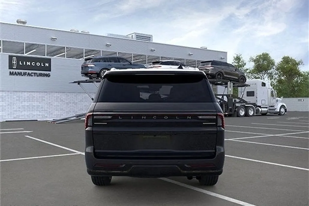 2025 Lincoln Navigator Black Label photo 1