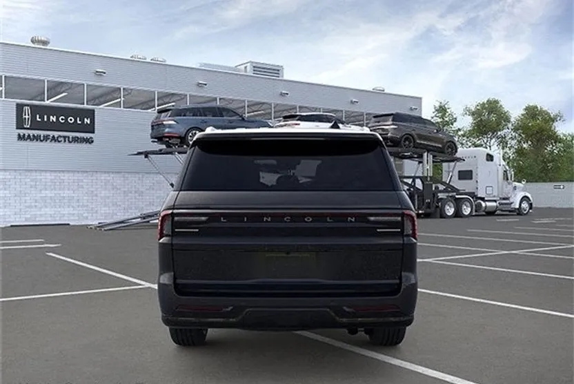 2025 Lincoln Navigator Black Label photo 1