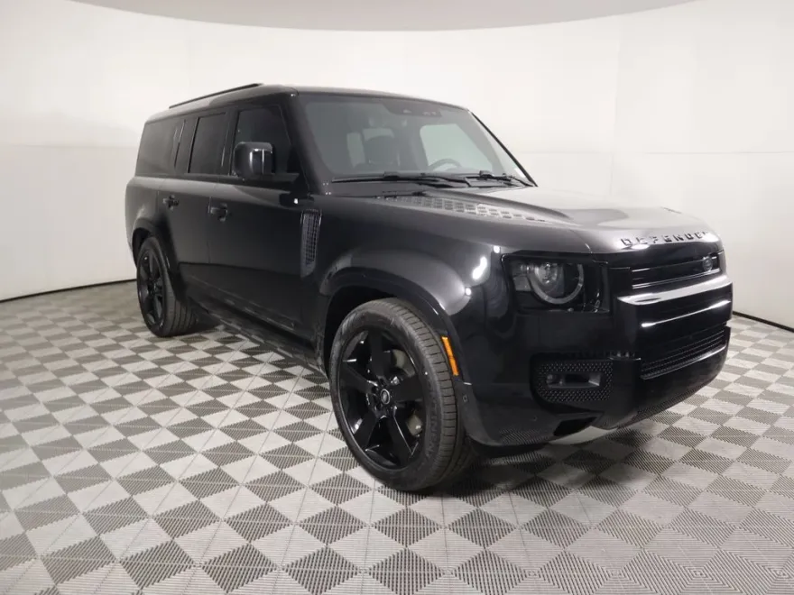 2025 Land Rover Defender 130 V8 photo 1