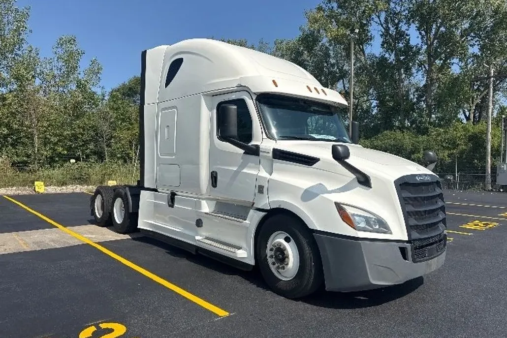 2020 Freightliner Cascadia 126" Sleeper Cab photo 1