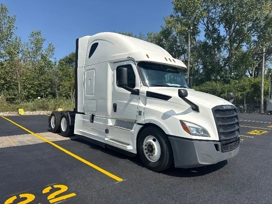 2020 Freightliner Cascadia 126" Sleeper Cab photo 1