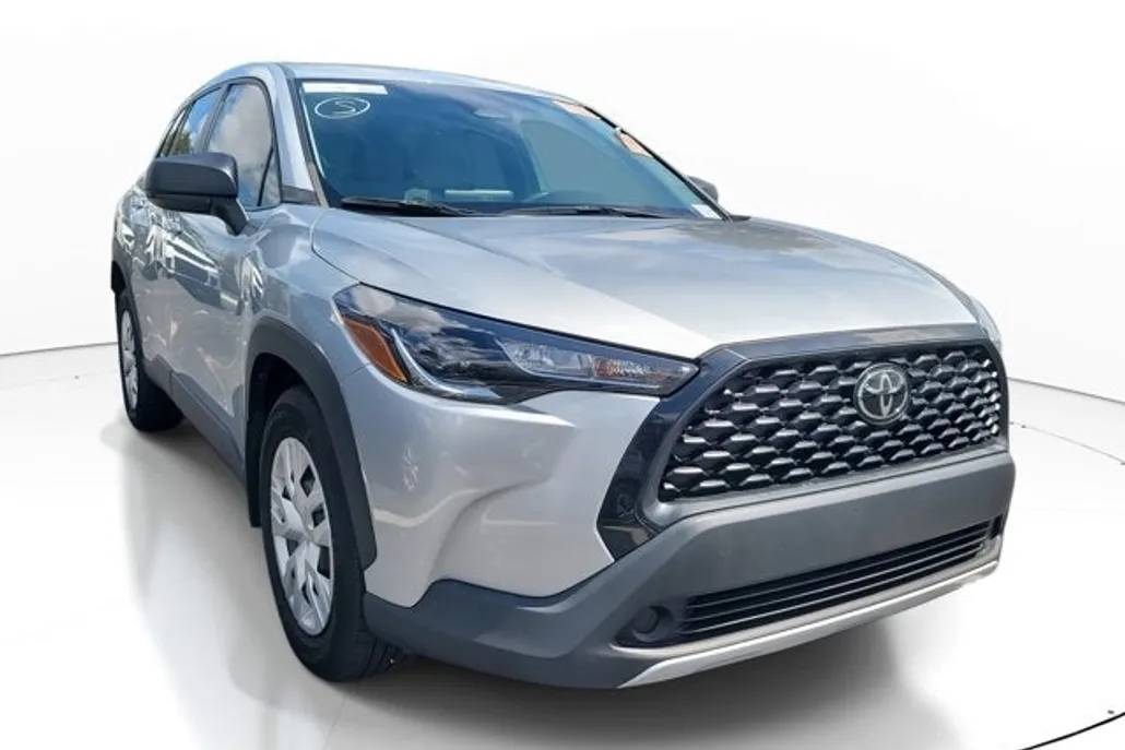 2023 Toyota Corolla Cross L photo 1