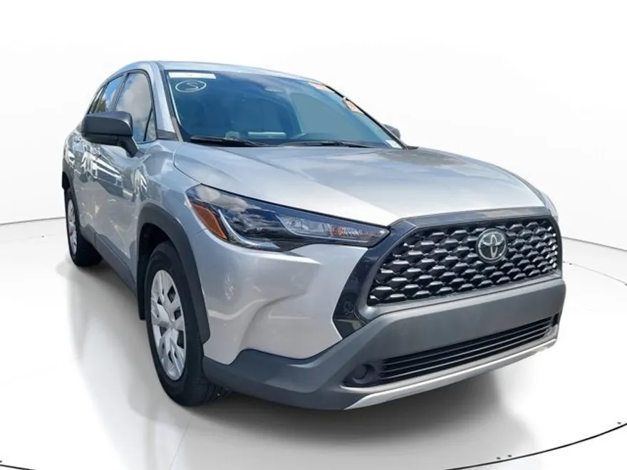 2023 Toyota Corolla Cross L photo 1
