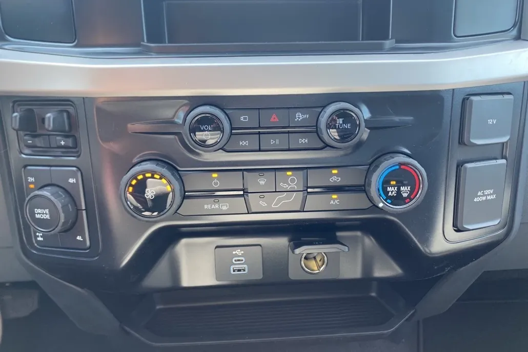 2025 Ford F-250 photo 1