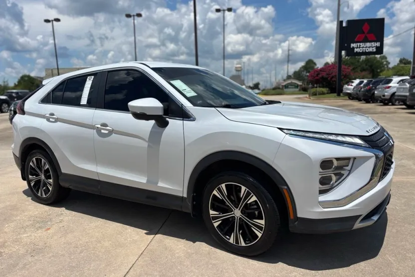 2022 Mitsubishi Eclipse Cross SEL photo 1