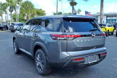 2025 Nissan Pathfinder S photo 2