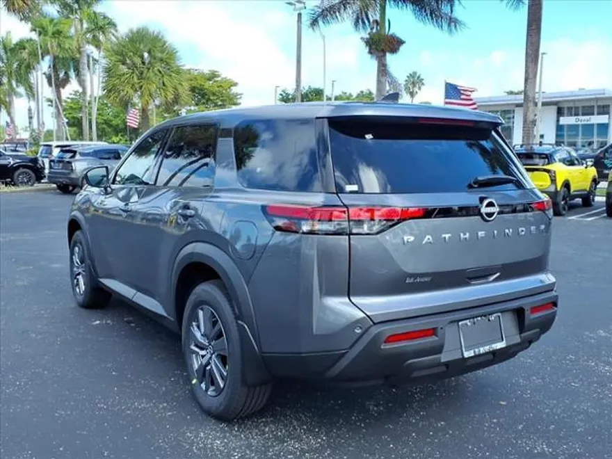 2025 Nissan Pathfinder S photo 2