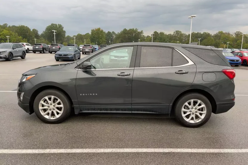 2019 Chevrolet Equinox LT photo 1