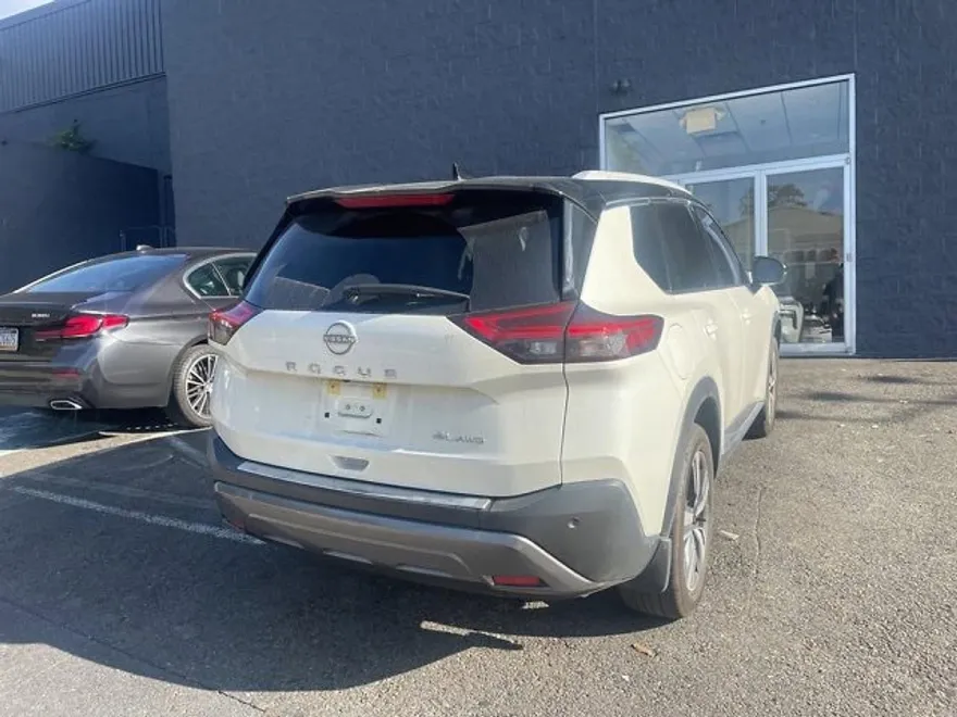 2023 Nissan Rogue SL photo 1