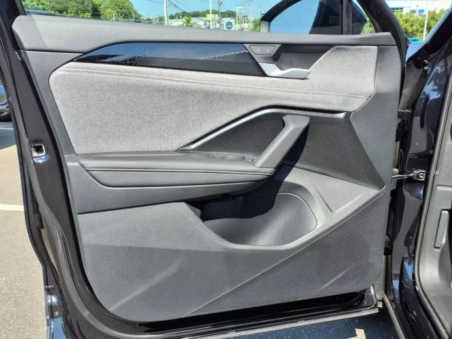 2025 Volkswagen Tiguan S photo 1