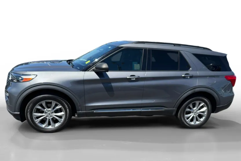 2021 Ford Explorer XLT photo 1