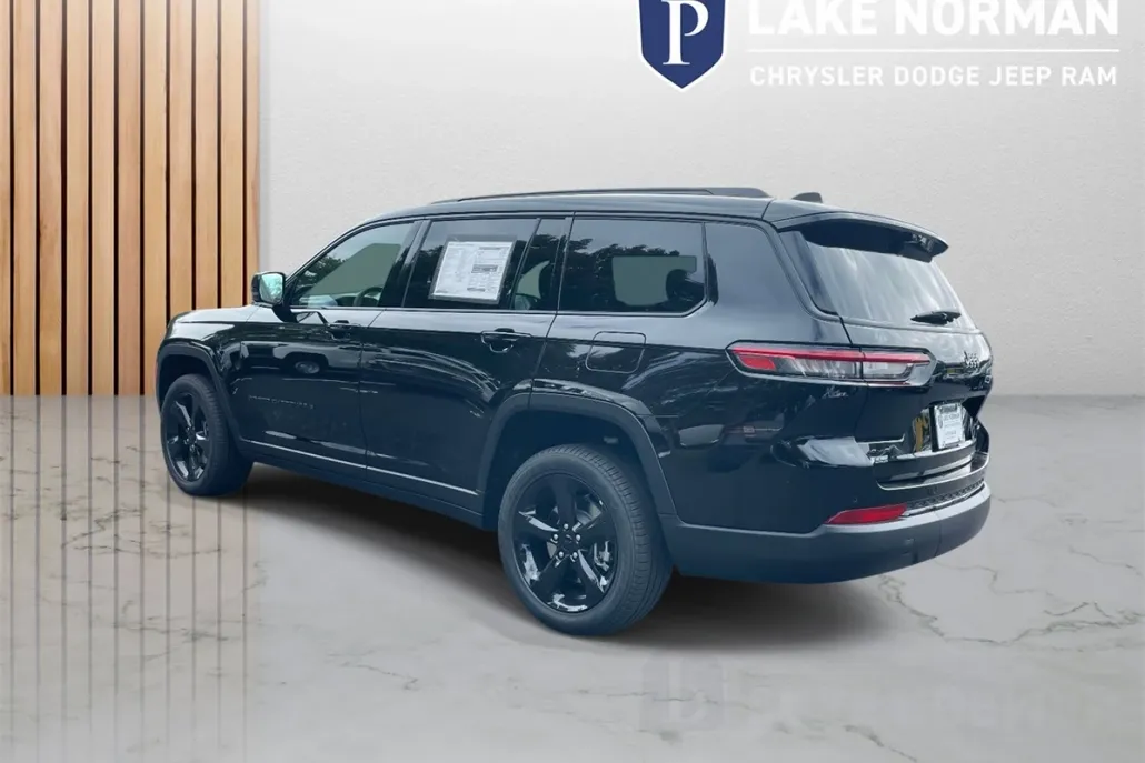 2025 Jeep Grand Cherokee Limited photo 1