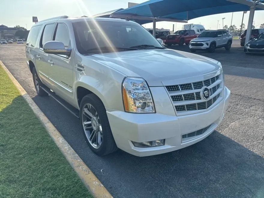 2020 Cadillac Escalade ESV Luxury photo 1
