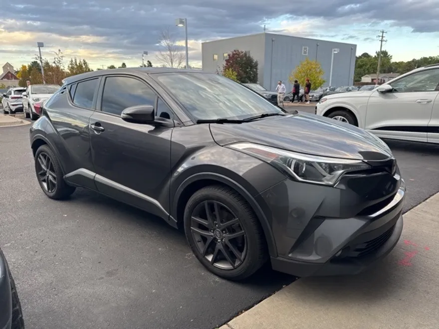 2018 Toyota C-HR XLE photo 1