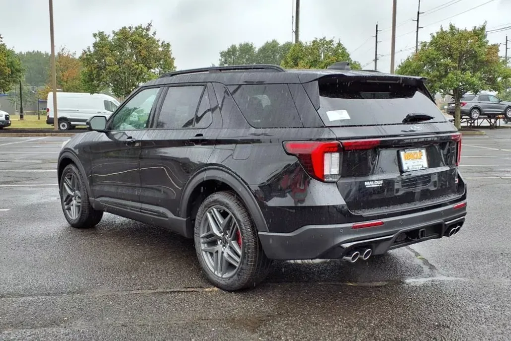 2025 Ford Explorer ST photo 1