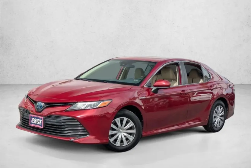 2020 Toyota Camry Hybrid LE photo 1