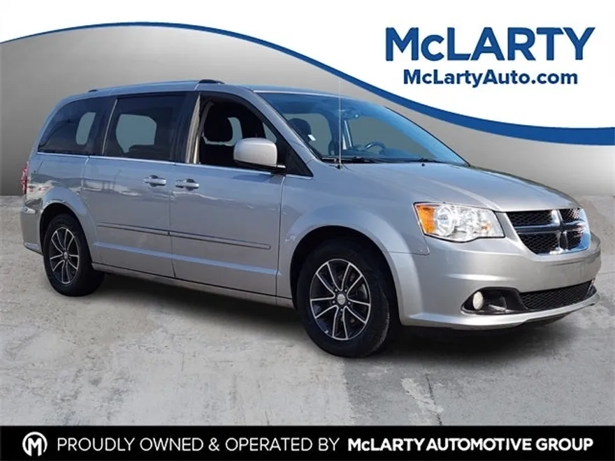 2017 Dodge Grand Caravan SXT photo 1
