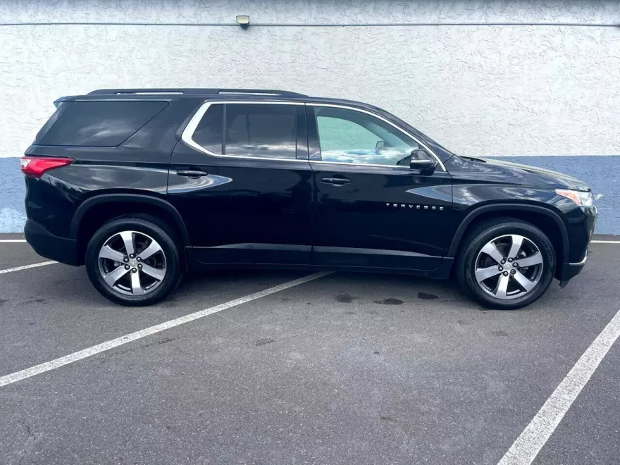 2020 Chevrolet Traverse photo 2