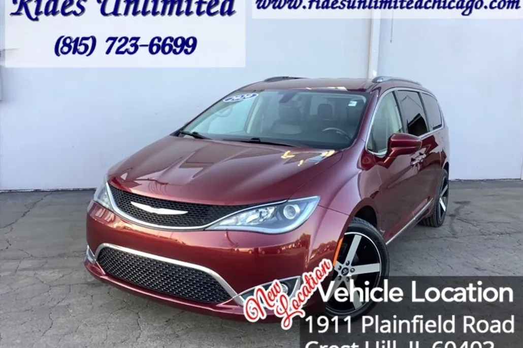 2020 Chrysler Pacifica Touring L photo 1