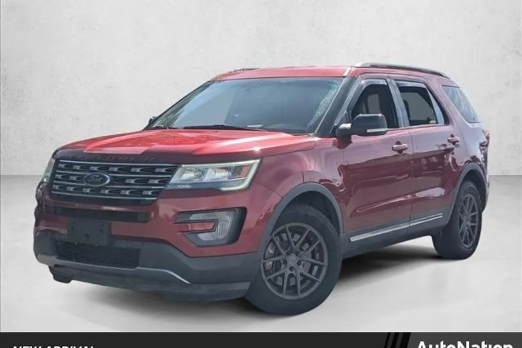 2017 Ford Explorer XLT photo 1