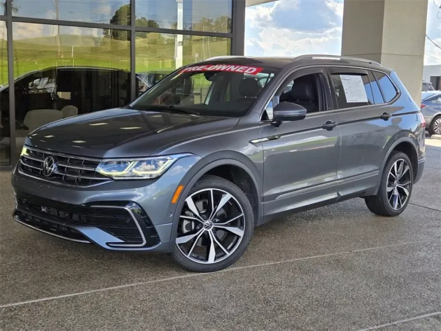 2023 Volkswagen Tiguan SEL R-Line Black photo 1