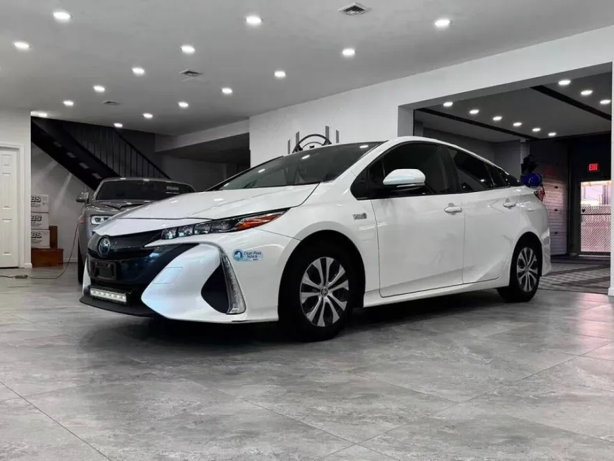 2021 Toyota Prius Prime XLE photo 1
