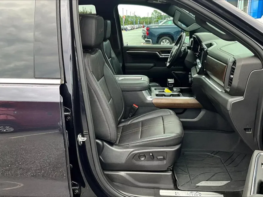 2022 Chevrolet Silverado 1500 High Country photo 1