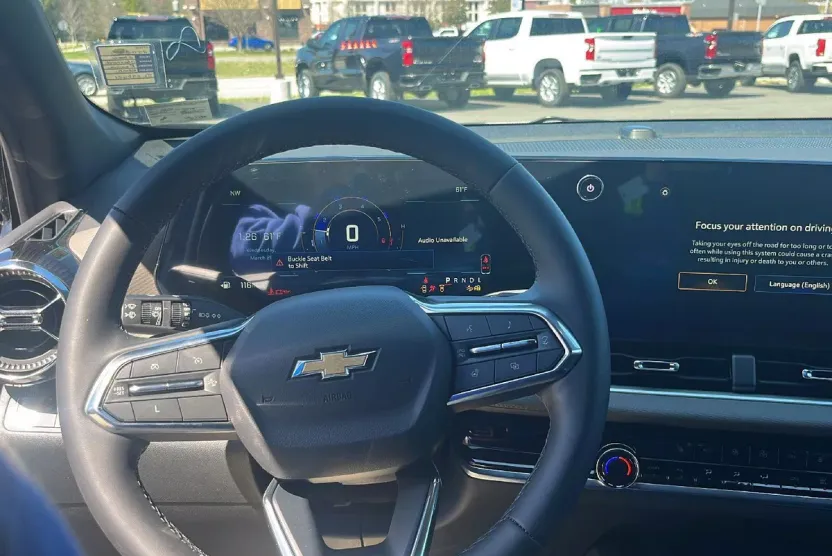 2025 Chevrolet Equinox LT photo 1