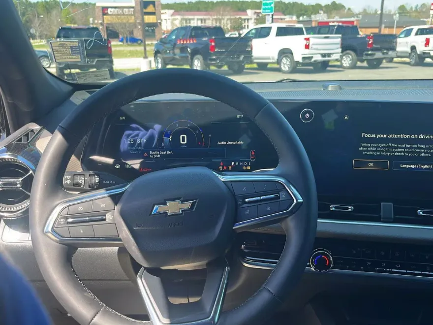 2025 Chevrolet Equinox LT photo 1