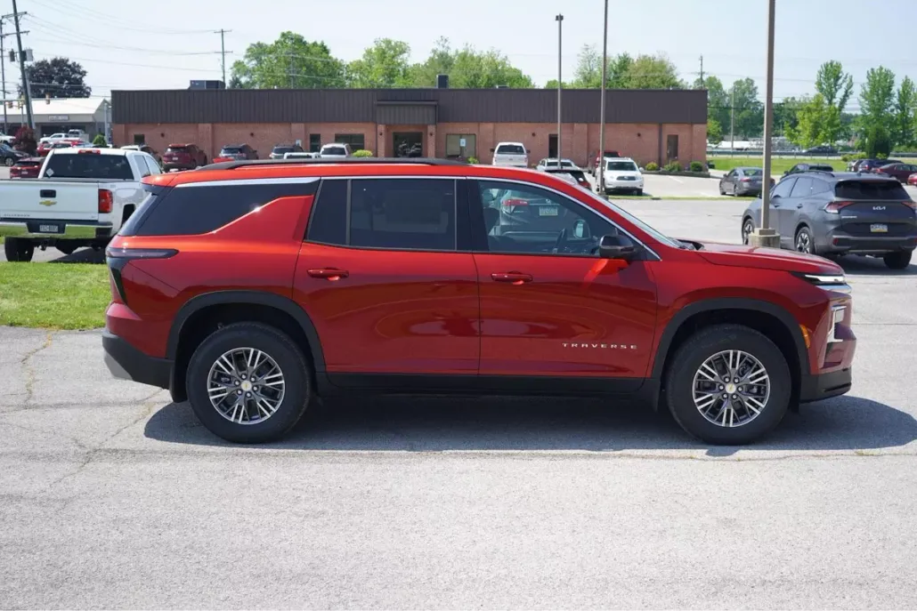 2025 Chevrolet Traverse photo 1