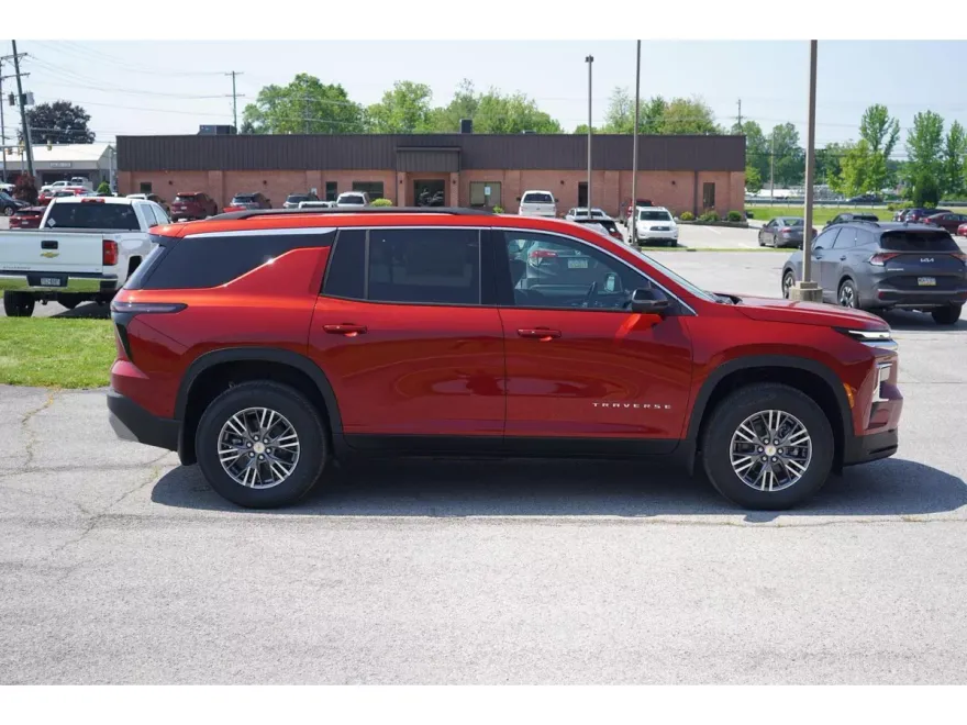 2025 Chevrolet Traverse photo 1