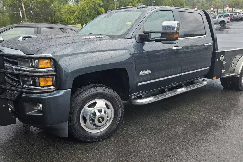 2019 Chevrolet Silverado 3500HD High Country photo 1