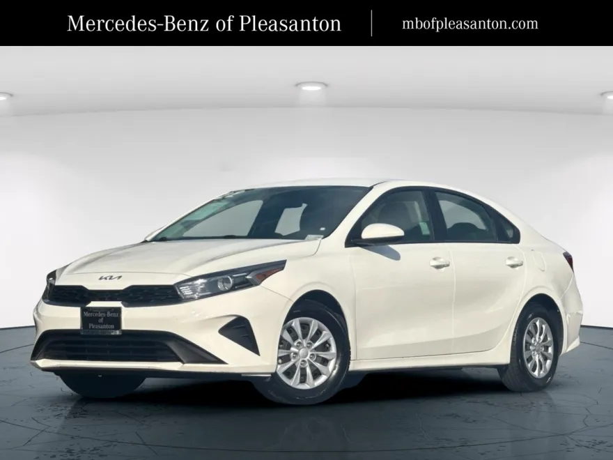 2022 Kia Forte FE photo 1